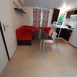 مكان تخييم Du Nizour *